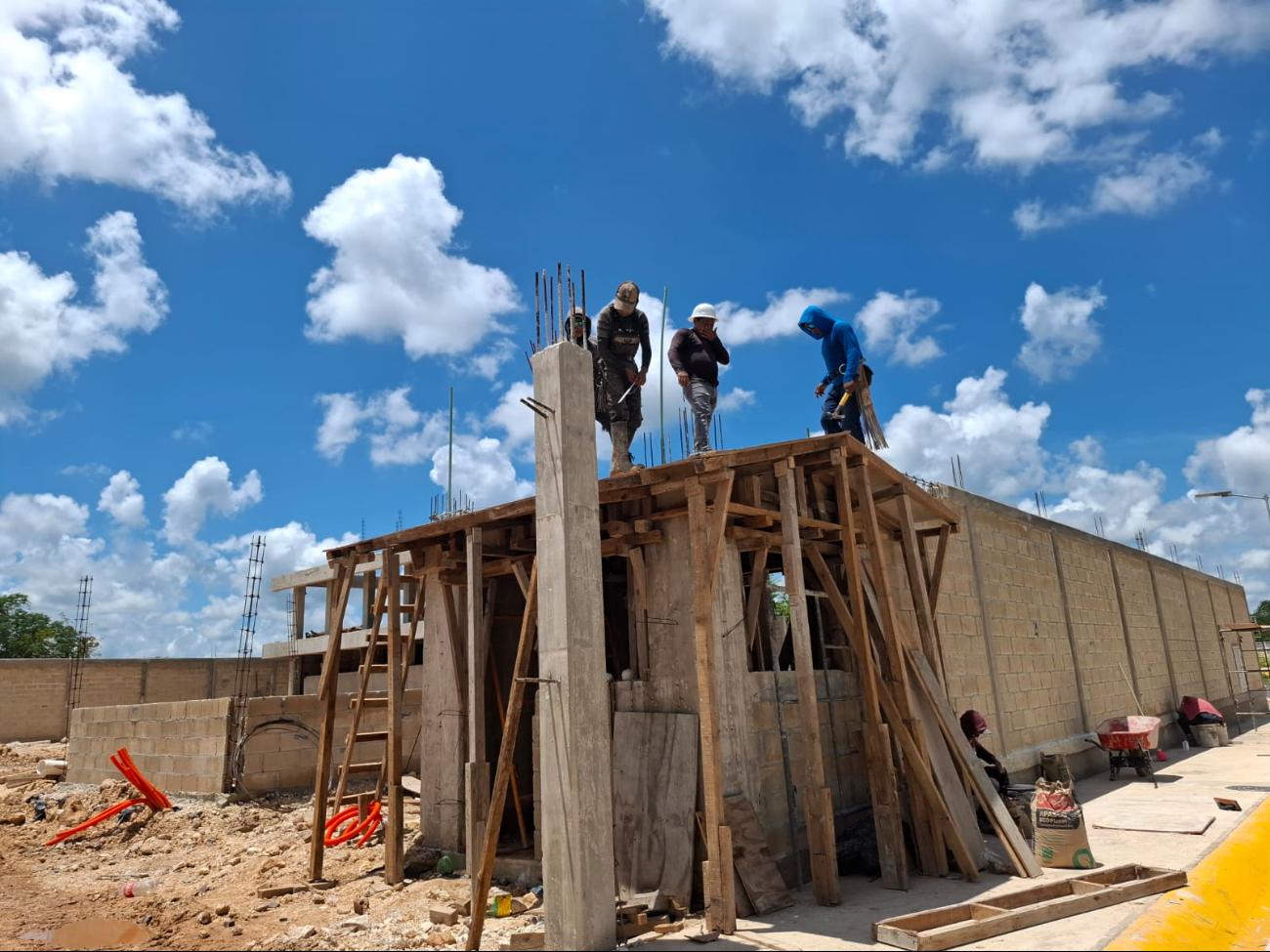 A dos meses de concluir obra del Cuartel Militar Tren Maya / Amado Caamal A dos meses de concluir obra del Cuartel Militar Tren Maya / Amado Caamal