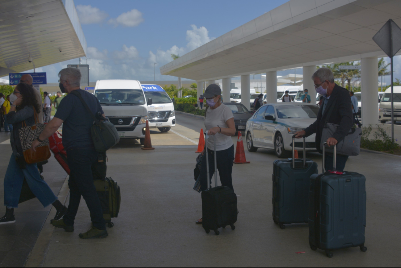 Aumentan ataques de taxistas contra Uber y Cabify en Cancún