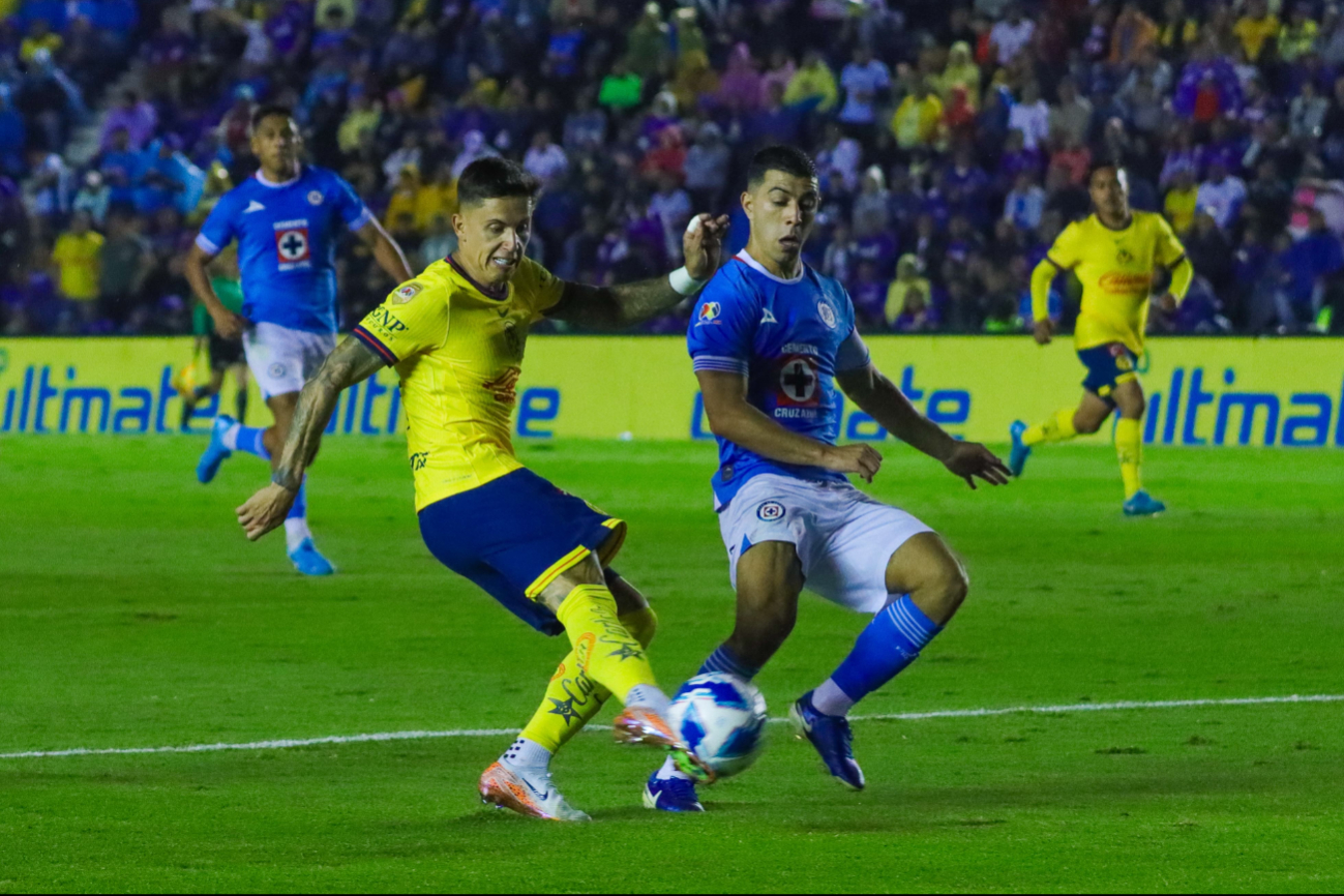La Máquina arrolla a un América en crisis en el Clásico Joven