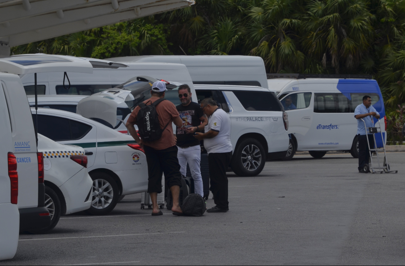 Llaman los hoteleros a sus huéspedes a salir de manera anticipada para evitar la manifestación prevista por los taxistas Llaman los hoteleros a sus huéspedes a salir de manera anticipada para evitar la manifestación prevista por los taxistas