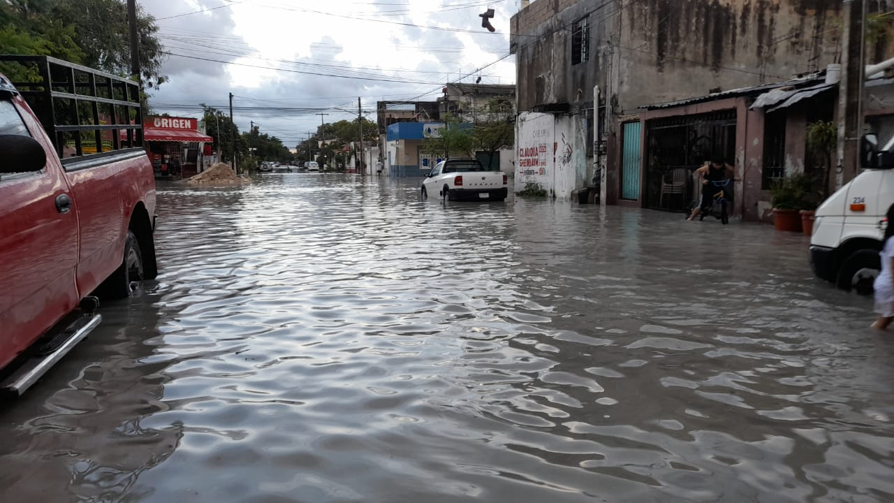 Algunas calles permanecen bajo el agua en Cancún Algunas calles permanecen bajo el agua en Cancún