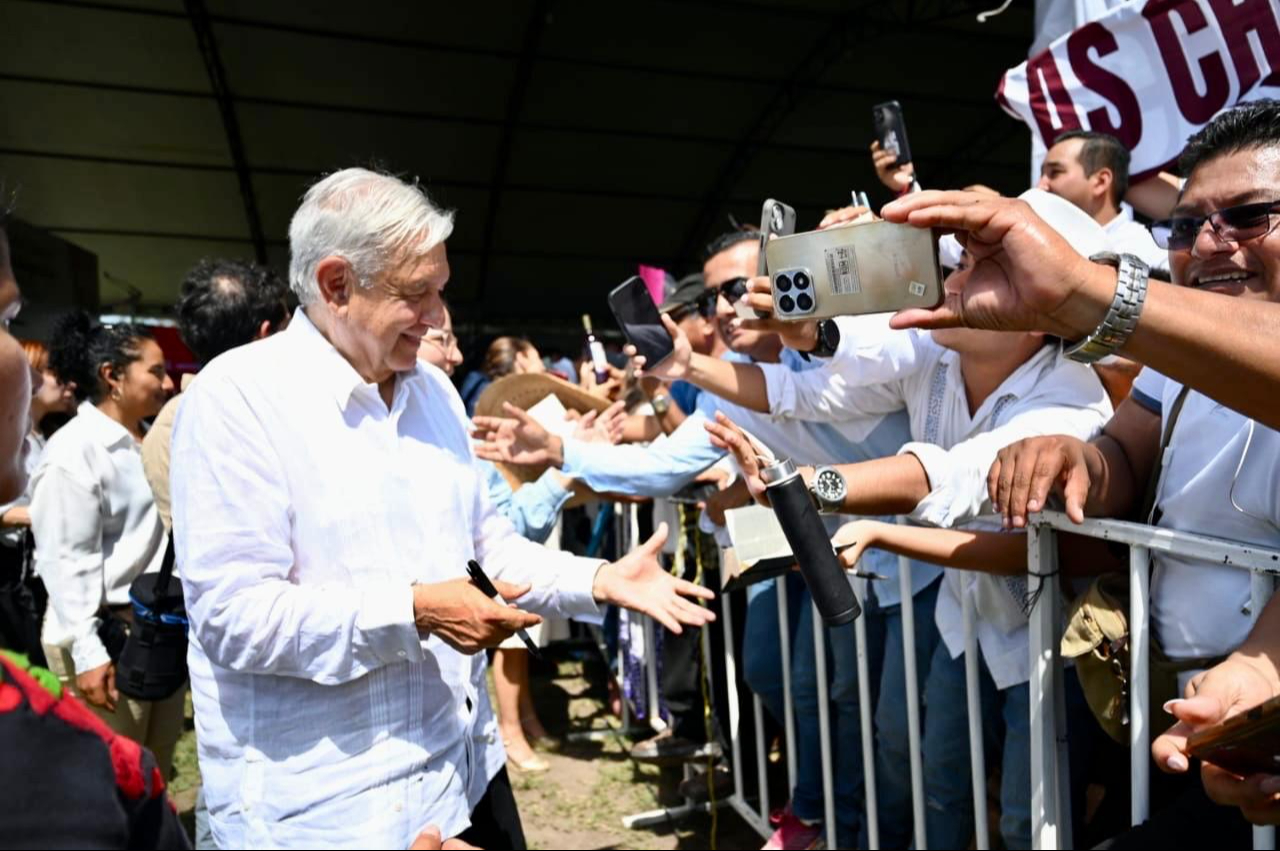 AMLO en Sayula de Alemán AMLO en Sayula de Alemán