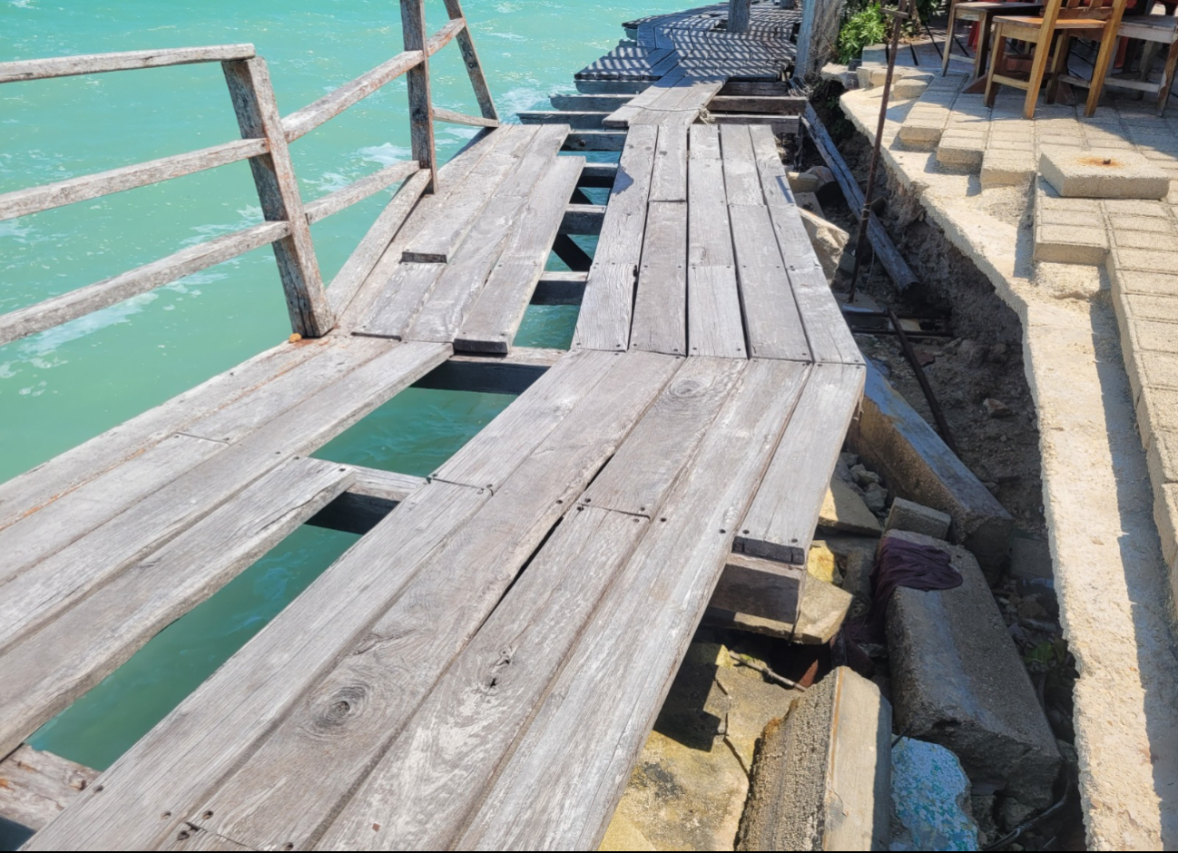 La caleta se ha convertido en lugar para emborracharse La caleta se ha convertido en lugar para emborracharse