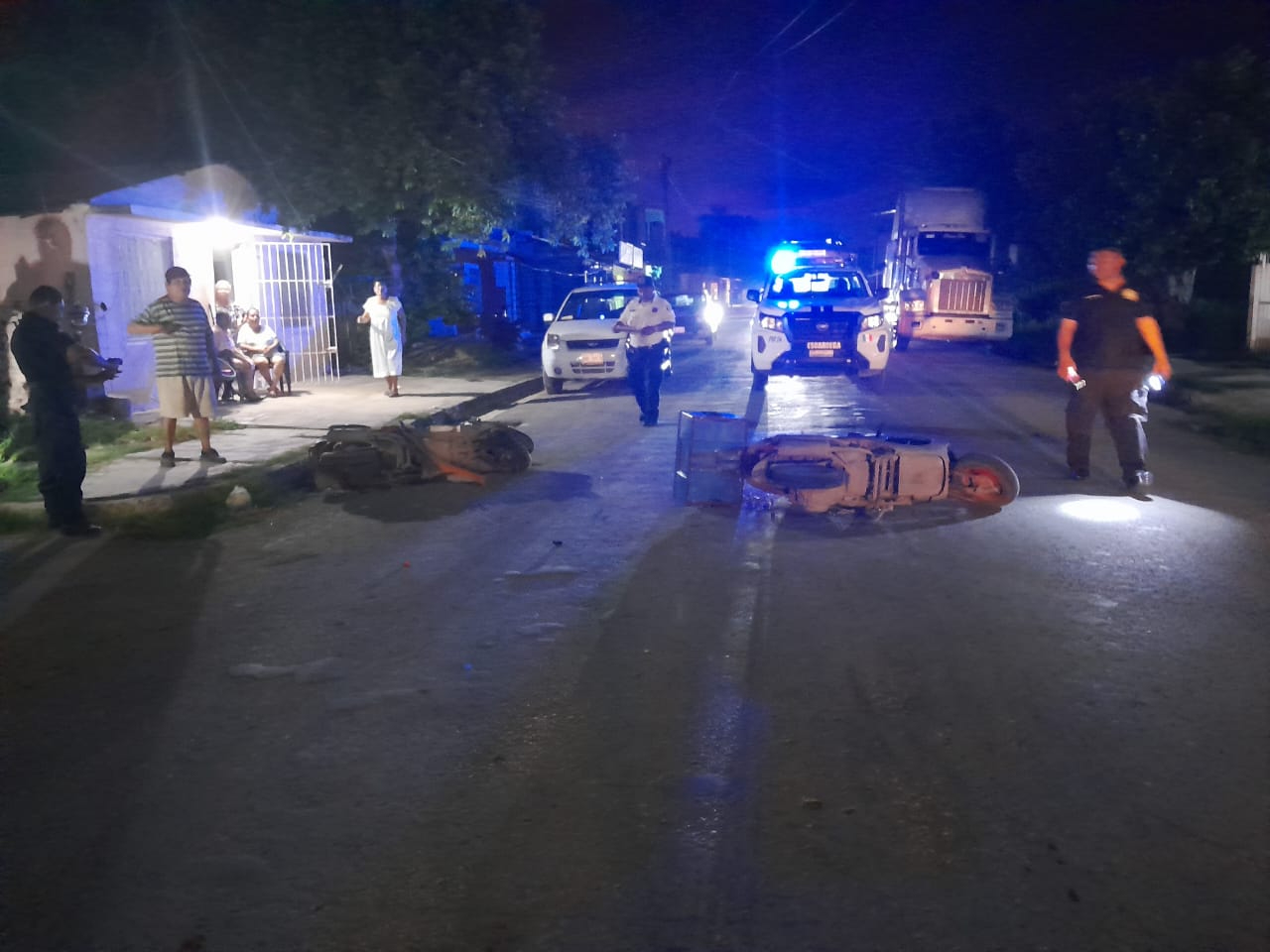  Choque de motonetas en Escárcega deja dos menores lesionados