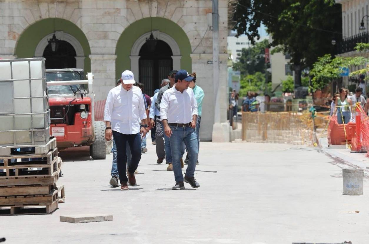 El gobernador Mauricio Vila constató los avances en la Plaza Grande