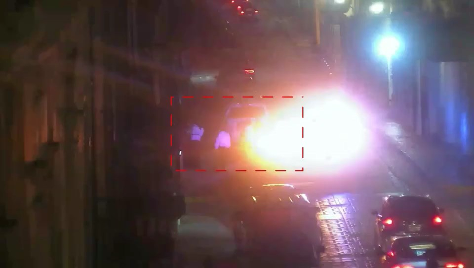 El sospechoso fue localizado en la calle 57 con artículos robados y un arma punzocortante. El sospechoso fue localizado en la calle 57 con artículos robados y un arma punzocortante.