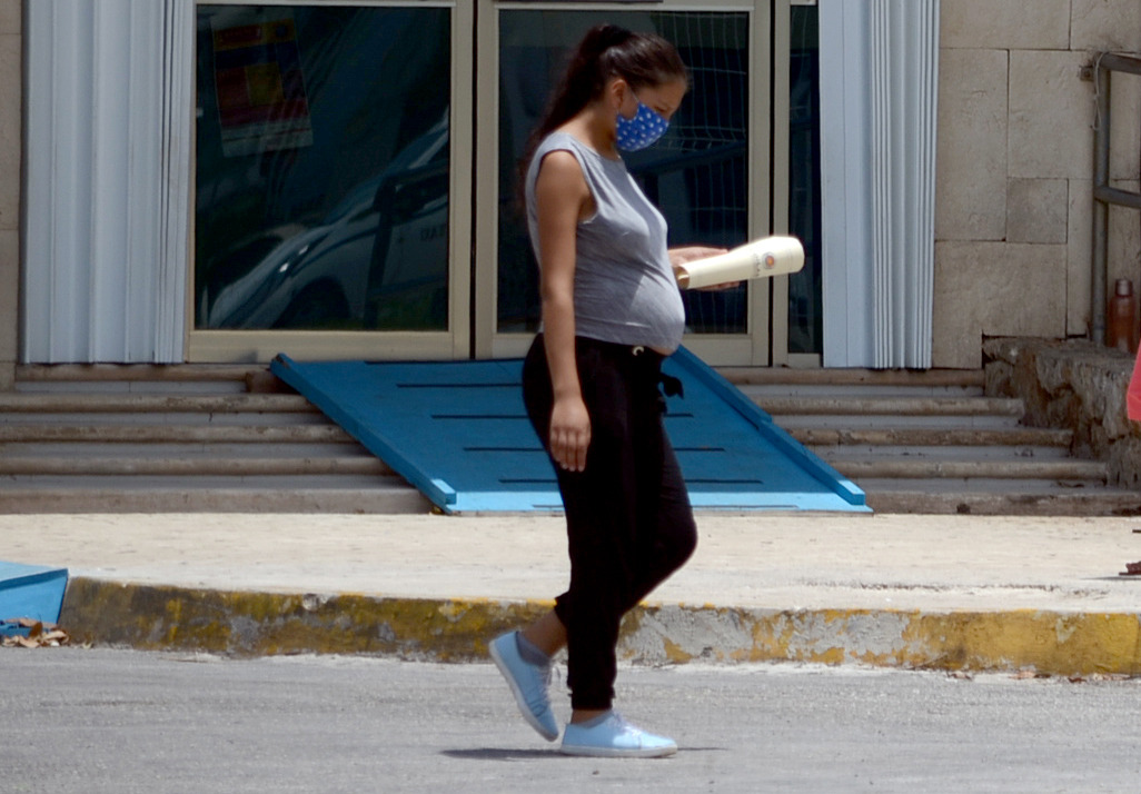 Mujeres de Quintana Roo prefieren dar a luz en hospitales privados por maltrato en los públicos