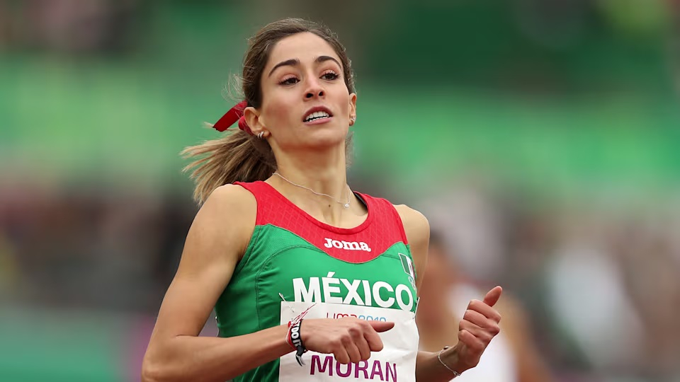 Paola Morán finaliza en el tercer lugar de su heat de 400m y avanza a semifinales en París 2024