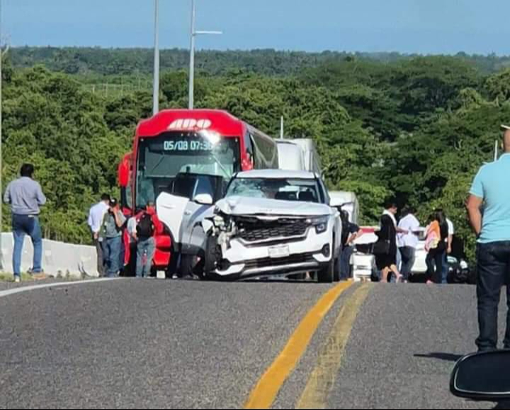 Por segundo día consecutivo se registró un aparatoso accidente automovilístico sobre la vía Federal 180 Por segundo día consecutivo se registró un aparatoso accidente automovilístico sobre la vía Federal 180