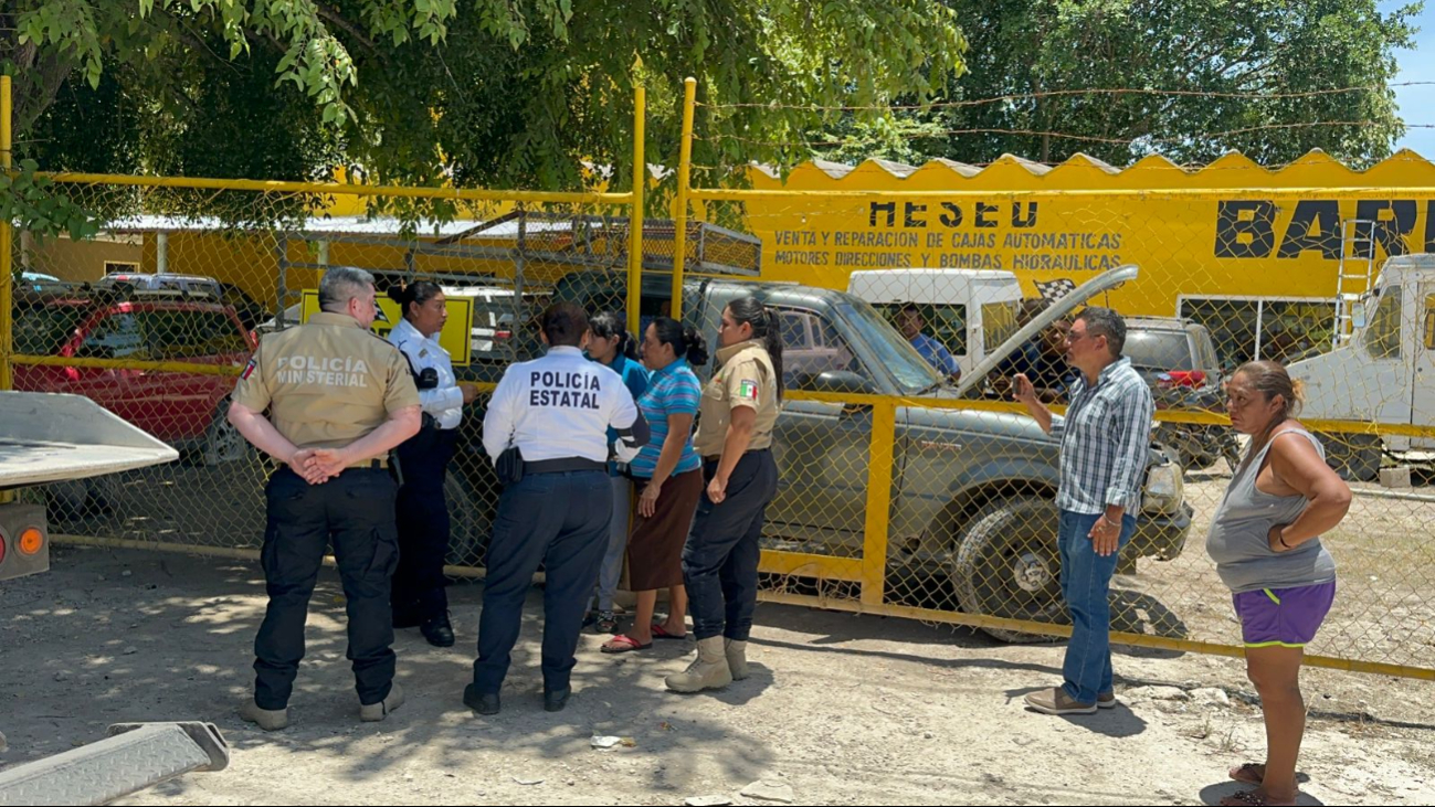 Agentes estatales y ministeriales cercaron la zona para evitar alguna enfrentamiento Agentes estatales y ministeriales cercaron la zona para evitar alguna enfrentamiento
