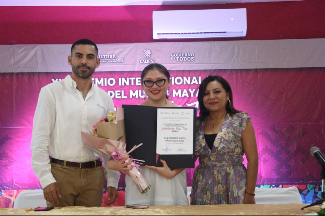 Alejandra Sasil Sánchez Chan ganó el XVII Premio Internacional de Poesía del Mundo Maya “Waldemar Noh Tzec, 2024”. Alejandra Sasil Sánchez Chan ganó el XVII Premio Internacional de Poesía del Mundo Maya “Waldemar Noh Tzec, 2024”.