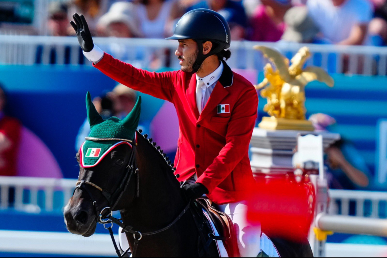 Andrés Azcárraga no logra concluir la Final de saltos individual ecuestre en París 2024