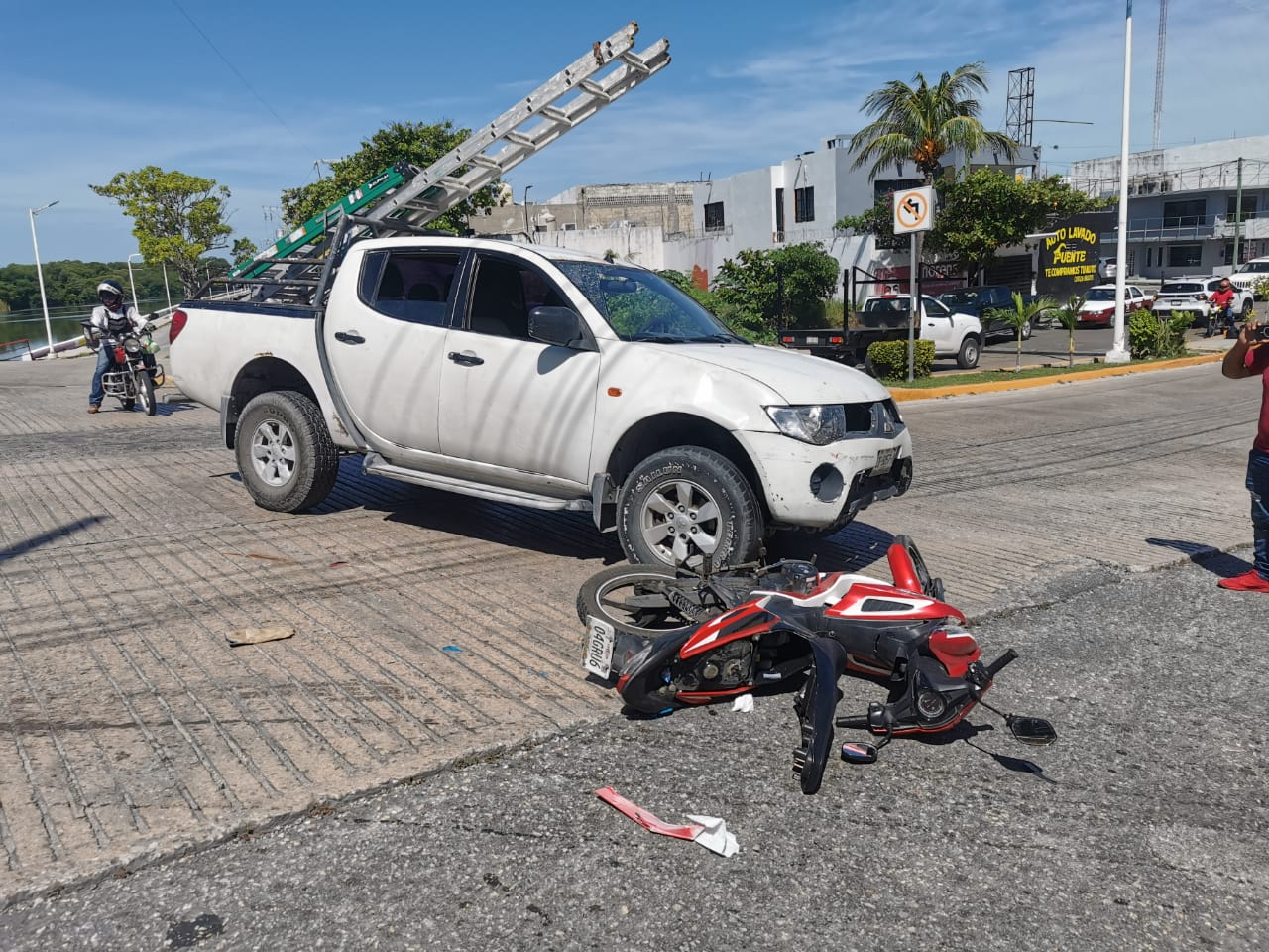 Choque en Ciudad del Carmen deja dos jóvenes heridos