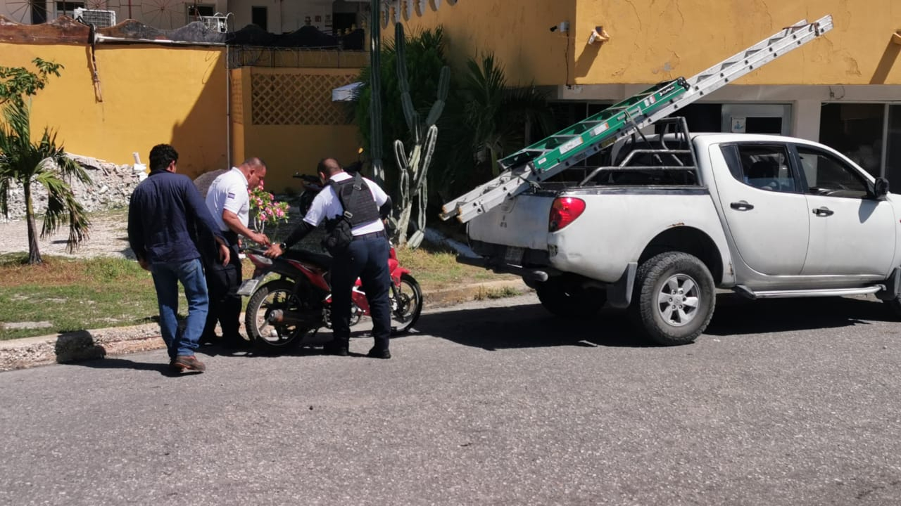 El accidente ocurrió cuando una camioneta Mitsubishi les cortó la circulación en la avenida Malecón de la Caleta. El accidente ocurrió cuando una camioneta Mitsubishi les cortó la circulación en la avenida Malecón de la Caleta.