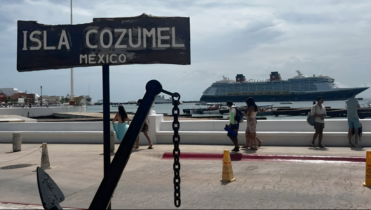 En promedio, cada hotel flotante traerá 3 mil visitantes, por lo que se proyecta una derrama económica de 89 mdp En promedio, cada hotel flotante traerá 3 mil visitantes, por lo que se proyecta una derrama económica de 89 mdp