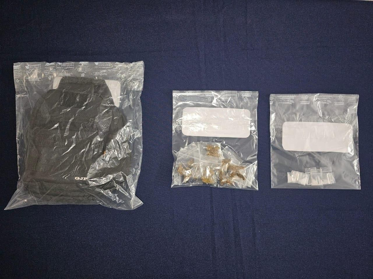 El hombre tenía presunta marihuana y cristal El hombre tenía presunta marihuana y cristal