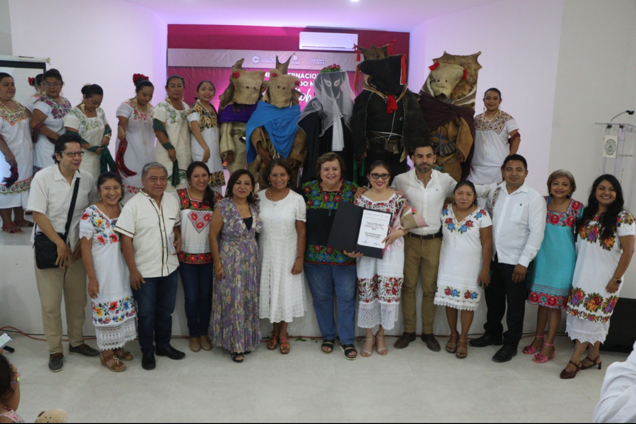 La premiación se realizó en el Centro Cultural “Sergio Cuevas Aviléz” de Calkiní, con la presencia de autoridades y el grupo “Lol’ Ja, Jaraneros de Corazón”. La premiación se realizó en el Centro Cultural “Sergio Cuevas Aviléz” de Calkiní, con la presencia de autoridades y el grupo “Lol’ Ja, Jaraneros de Corazón”.