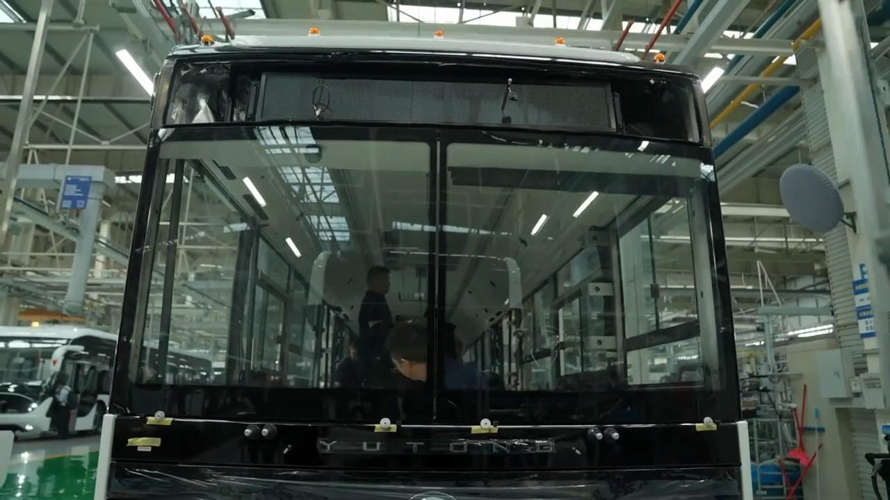 Los autobuses están equipados con aire acondicionado, motores de alta eficiencia y accesibilidad para personas con discapacidad. Los autobuses están equipados con aire acondicionado, motores de alta eficiencia y accesibilidad para personas con discapacidad.