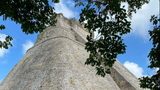 Pirámide del adivino, Uxmal Pirámide del adivino, Uxmal