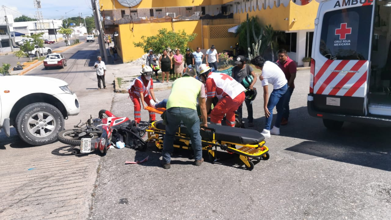 Una mujer fue llevada al hospital con lesiones cervicales, y su acompañante presentó golpes contusos. Una mujer fue llevada al hospital con lesiones cervicales, y su acompañante presentó golpes contusos.