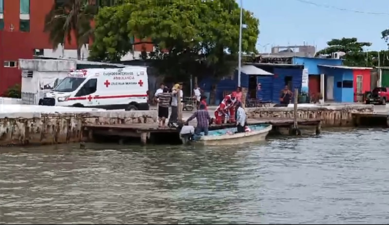 Una mujer la cual dio a luz a mitad del mar procedente desde palizada. Una mujer la cual dio a luz a mitad del mar procedente desde palizada.