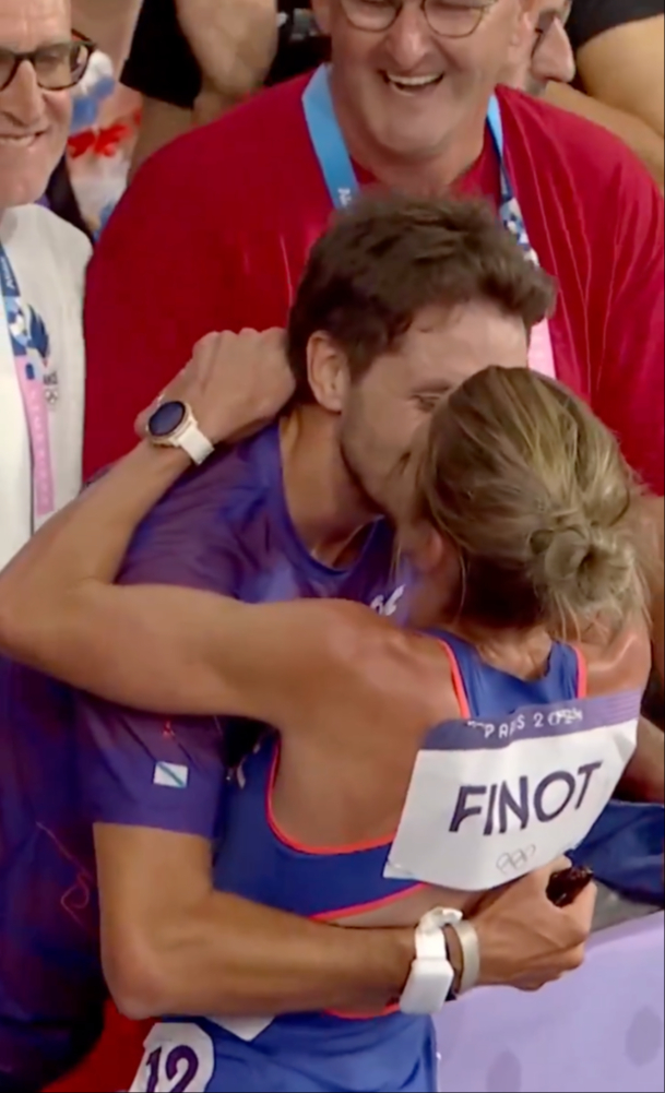 La atleta cruzó en cuarto puesto, pero la propuesta de matrimonio se llevó la de Oro La atleta cruzó en cuarto puesto, pero la propuesta de matrimonio se llevó la de Oro