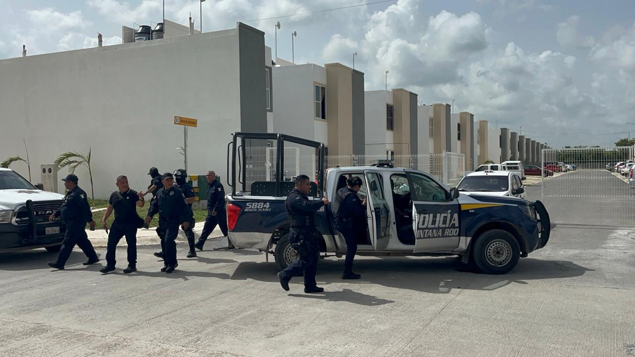 La tarde del pasado lunes, cuatro sujetos armados llegaron al condominio Koa Towers para arrojar el artefacto explosivo. La tarde del pasado lunes, cuatro sujetos armados llegaron al condominio Koa Towers para arrojar el artefacto explosivo.