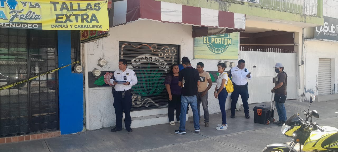 Los delincuentes forzaron los accesos traseros de dos locales comerciales. Los delincuentes forzaron los accesos traseros de dos locales comerciales.