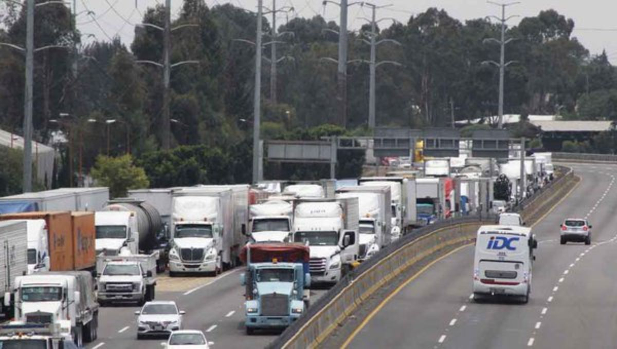 Ejidatarios de Tlahuapan bloquean la México-Puebla exigiendo pago justo por expropiación de tierras