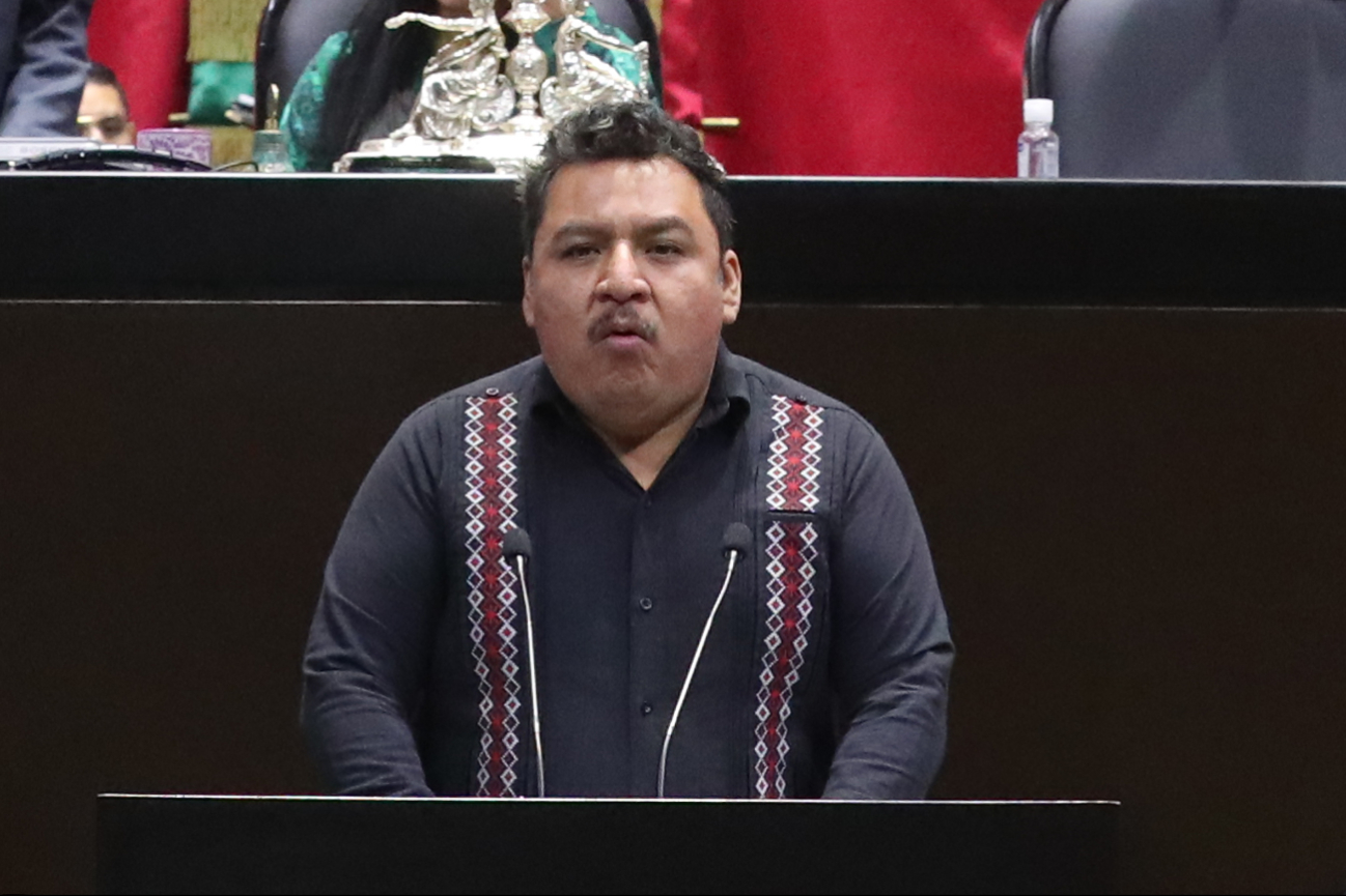 Reconocen en Chetumal a yucateco con la medalla ‘Cecilio Chi’ al Mérito Indígena Maya