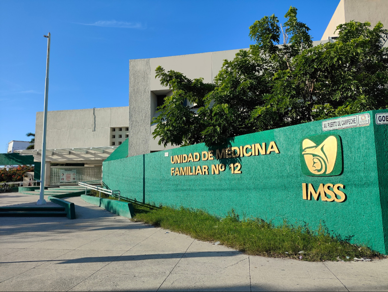 Ciudad del Carmen: Acusa a IMSS de discriminarlo por ser "negro"