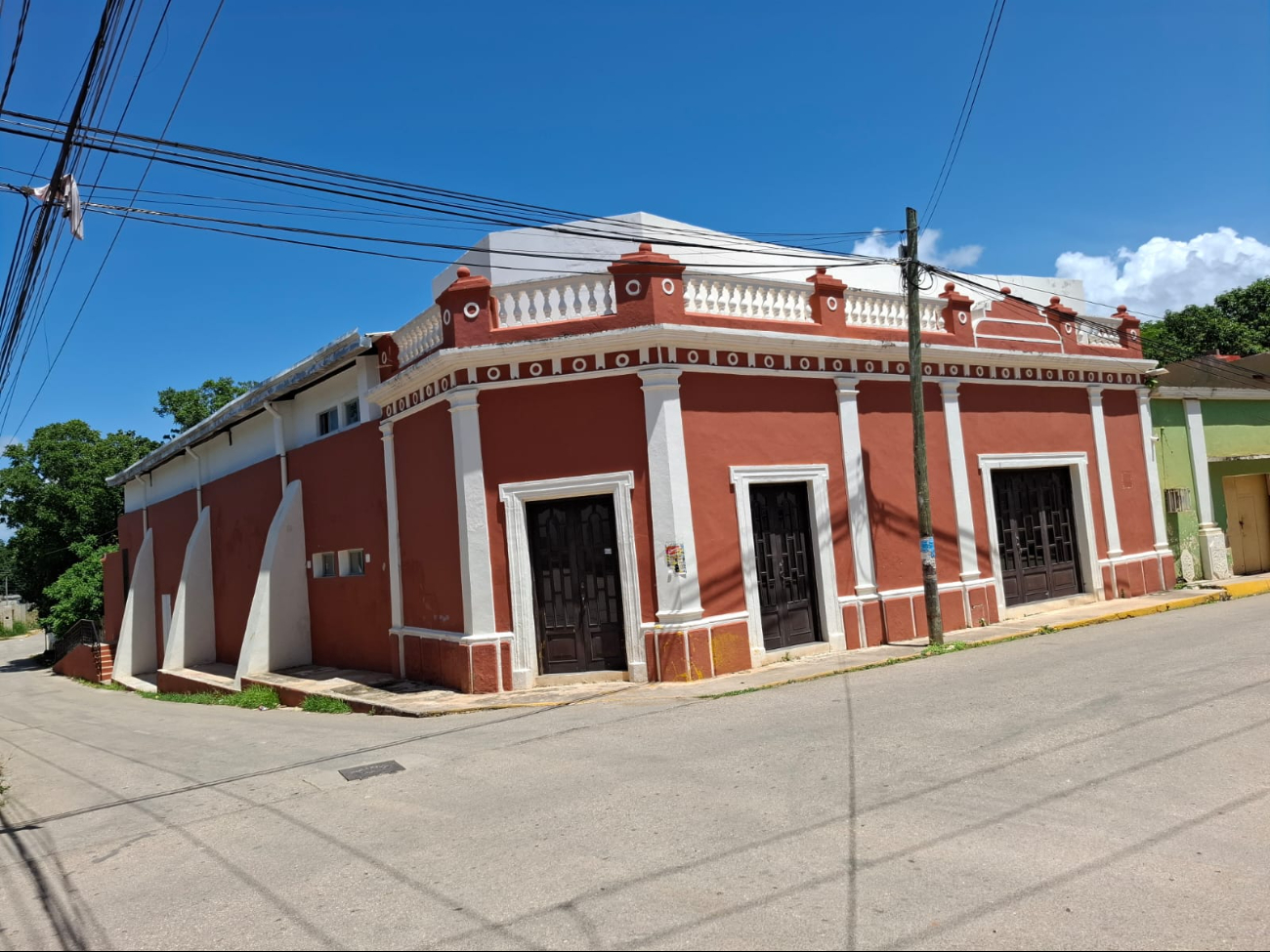  Teatro de Tenabo cerrado por deuda de 60 mil pesos con la CFE