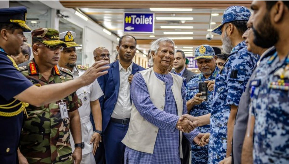 Este jueves arribó a Bangladesh el premio Nobel de la Paz, Muhamad Yunus, para encabezar el gobierno interino
