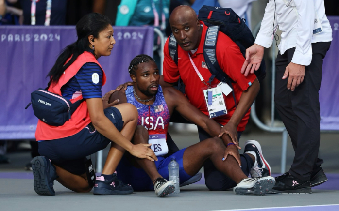 Noah Lyles corre los 200 m con COVID-19 y gana el Bronce en París 2024 ¡Sale en silla de ruedas!