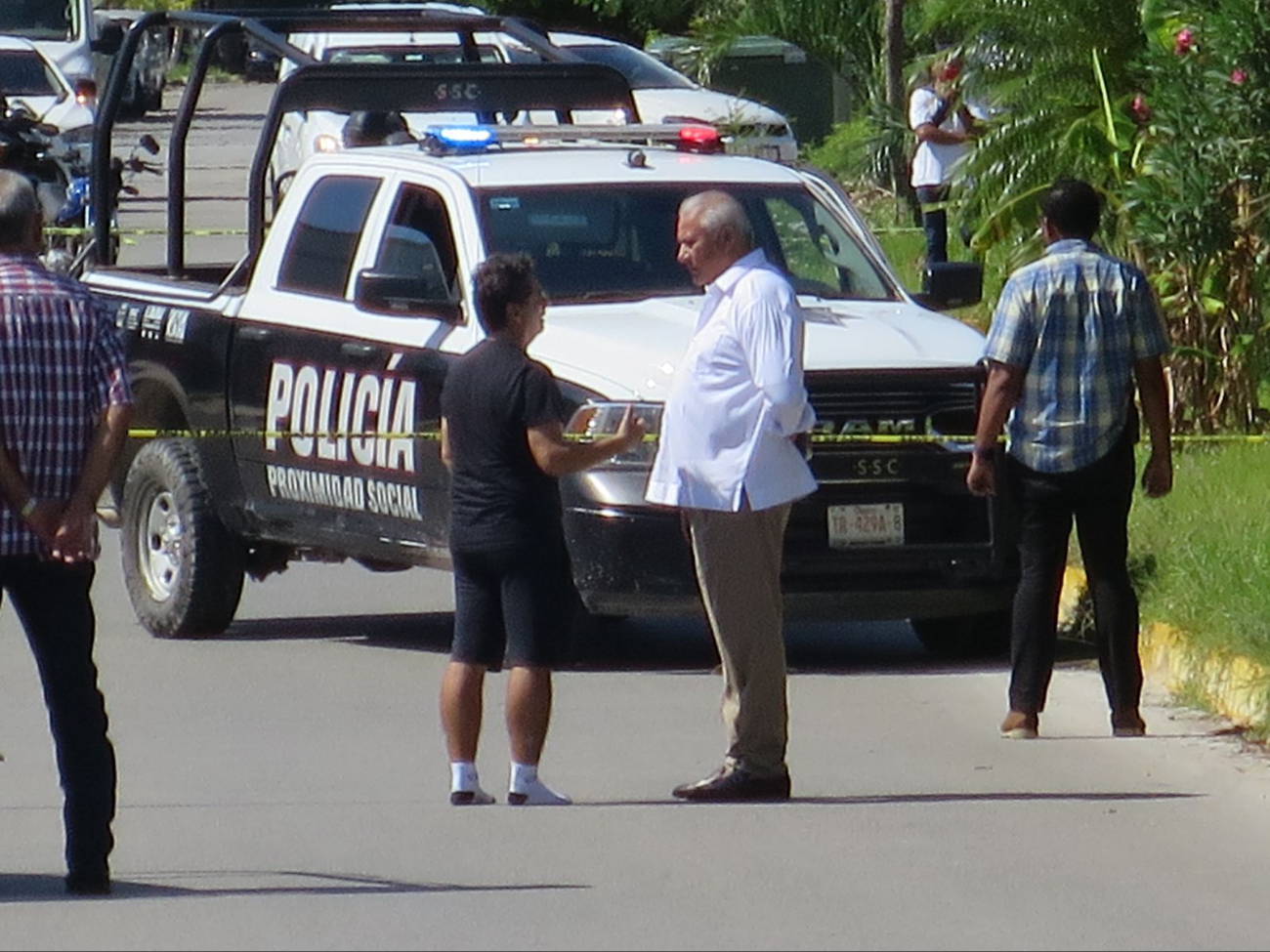 Ayer fue ejecutado a balazos un contador cuando llegaba a su despacho, ubicado en la Supermanzana 316, en la parte Sur de Cancún Ayer fue ejecutado a balazos un contador cuando llegaba a su despacho, ubicado en la Supermanzana 316, en la parte Sur de Cancún