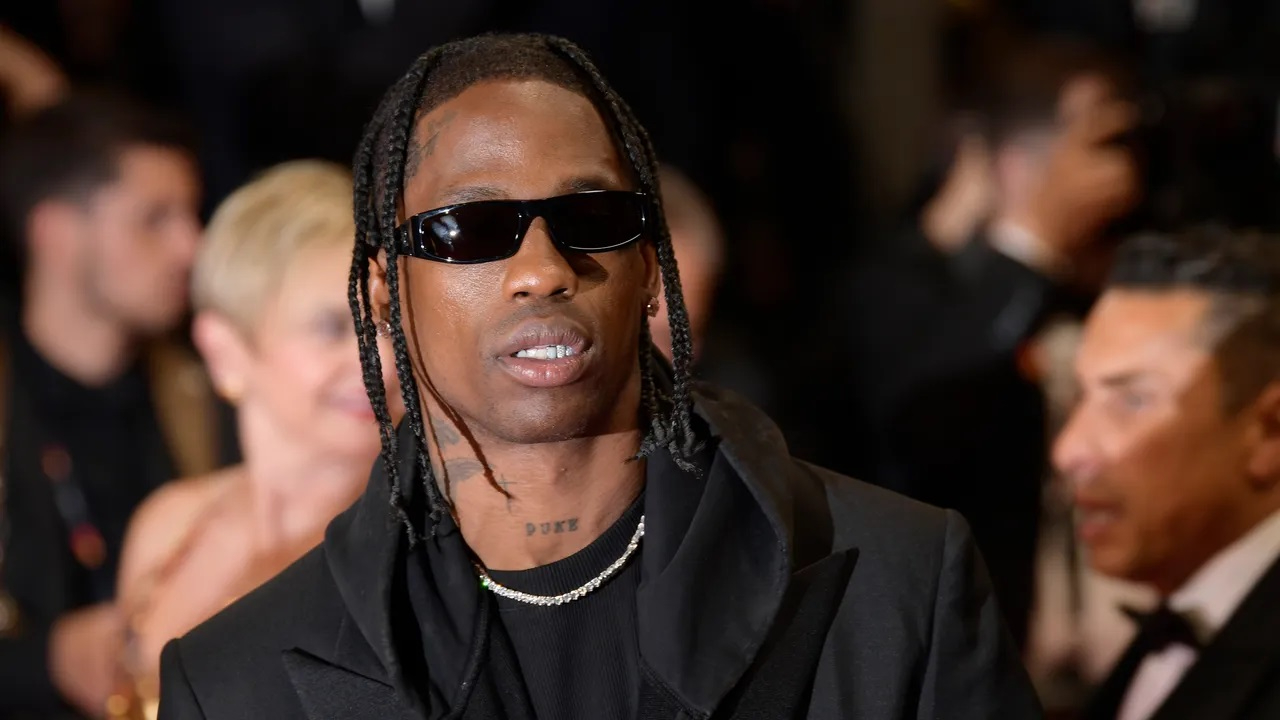 Detienen al rapero Travis Scott por protagonizar pelea en París Detienen al rapero Travis Scott por protagonizar pelea en París