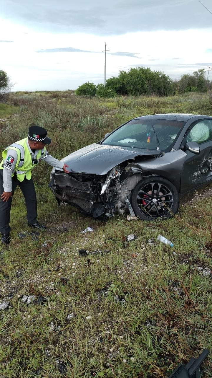 El conductor del tráiler se dio a la fuga. El conductor del tráiler se dio a la fuga.
