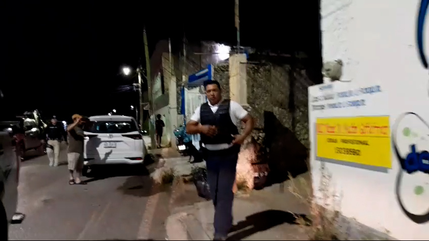 El sujeto, conocido como un pájaro de cuenta, logró fugarse después de ser detenido. El sujeto, conocido como un pájaro de cuenta, logró fugarse después de ser detenido.