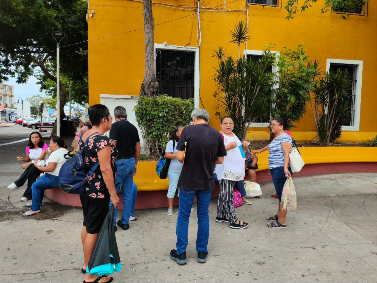 Jubilados exigen el pago que les deben Jubilados exigen el pago que les deben