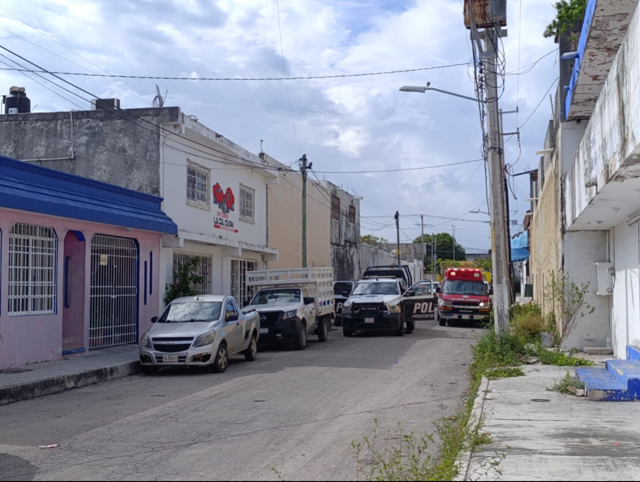 Hombres armados asaltan una refaccionaria en la Supermanzana 63 de Cancún