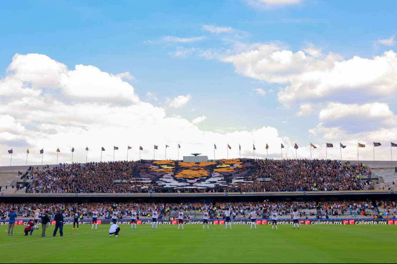 Creatividad en las gradas, decepción en la cancha: La Rebel sorprende con  mosaico en  CU