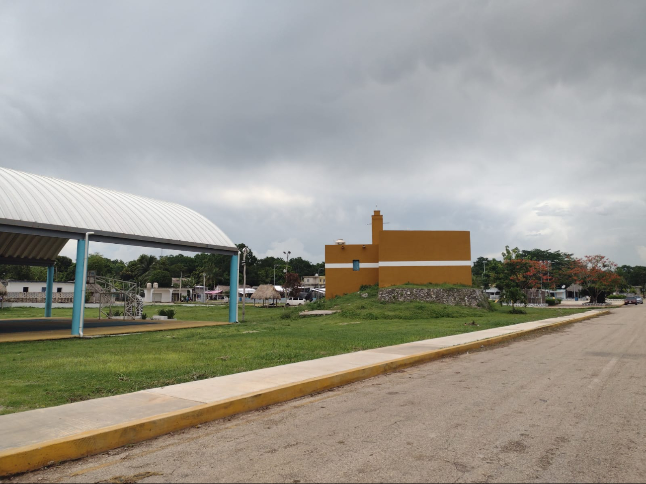Vecinos de la zona maya de Quintana Roo llevan 24 horas sin electricidad