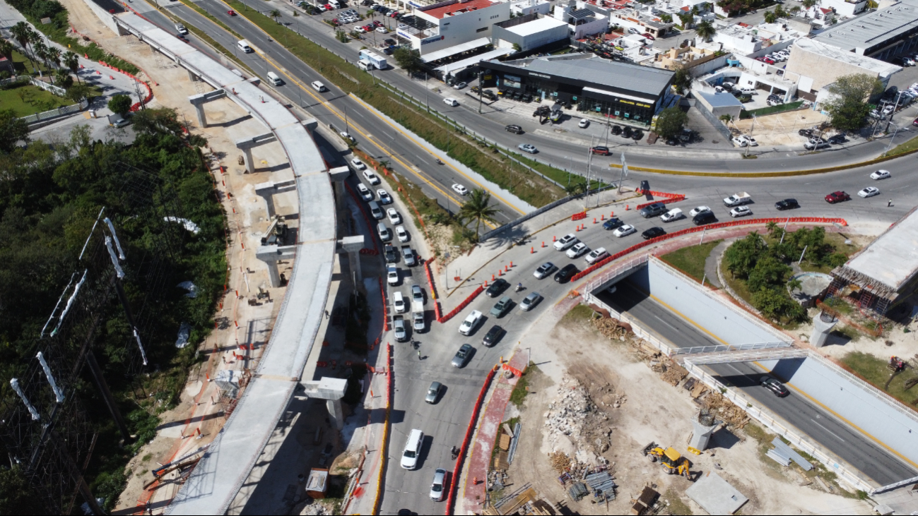 Los nuevos distribuidores viales desahogan el tráfico en arterias “clave” de Cancún. Los nuevos distribuidores viales desahogan el tráfico en arterias “clave” de Cancún.