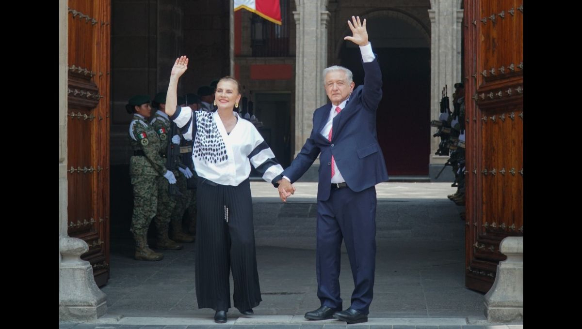 Presidente López Obrador en su último Informe de Gobierno acompañado por su esposa, Beatríz Gutiérrez Müller Presidente López Obrador en su último Informe de Gobierno acompañado por su esposa, Beatríz Gutiérrez Müller