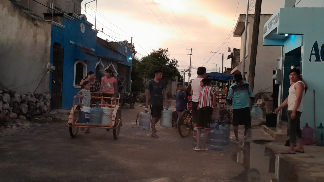 Vecinos se organizan para adquirir agua potable en Bacabchén Vecinos se organizan para adquirir agua potable en Bacabchén