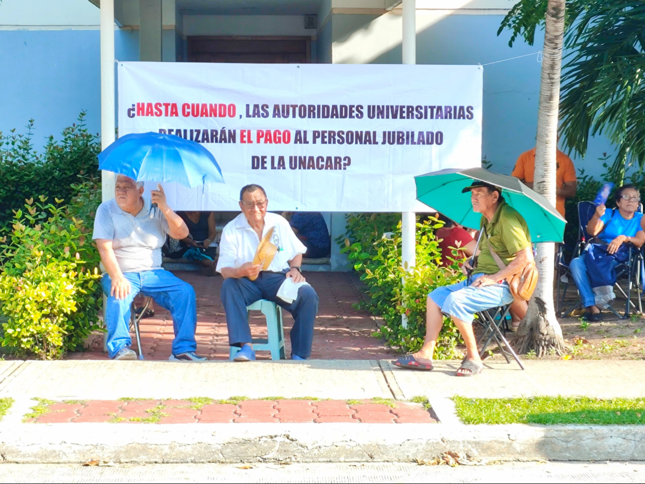 Desde el lunes esperaban hablar con la rectora Desde el lunes esperaban hablar con la rectora