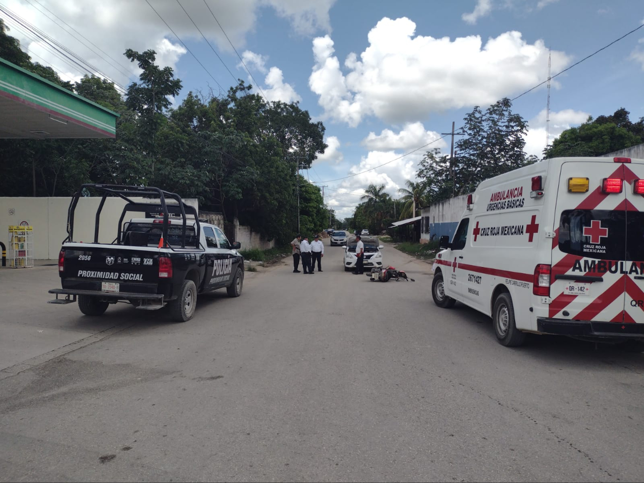 El motociclista fue atendido por paramédicos de la Cruz Roja El motociclista fue atendido por paramédicos de la Cruz Roja