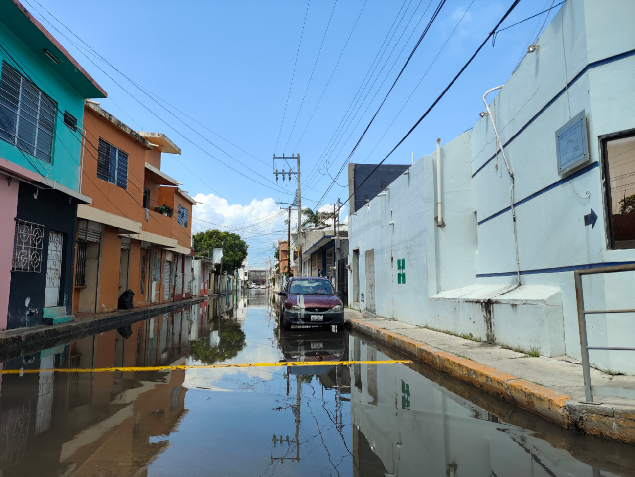 El viento de tormentas ha agravado la situación, anegando espacios con agua salada El viento de tormentas ha agravado la situación, anegando espacios con agua salada