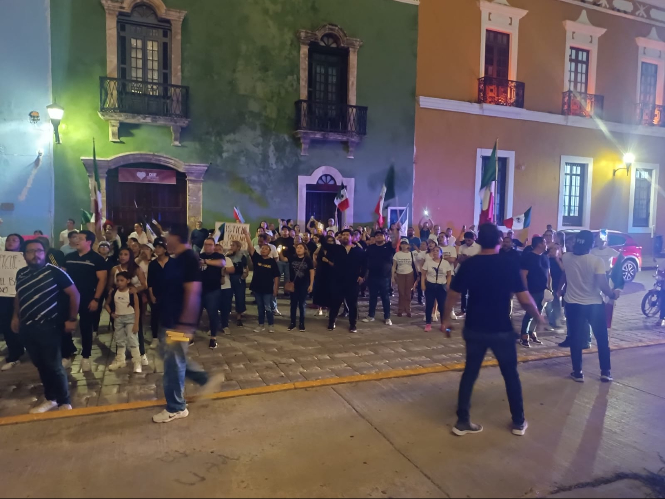 Protestan campechanos en el Palacio Estatal por la Reforma Judicial: EN VIVO