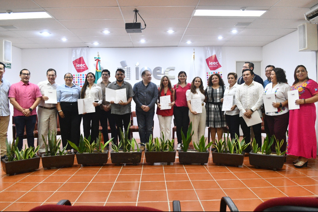 Los 14 diputados plurinominales de la 65 Legislatura recibieron sus constancias en una ceremonia del IEEC Los 14 diputados plurinominales de la 65 Legislatura recibieron sus constancias en una ceremonia del IEEC